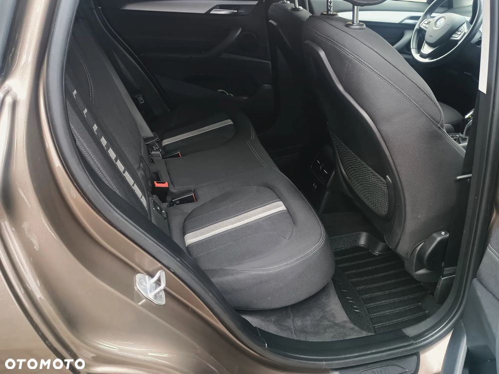 BMW X1 sDrive18d - 14