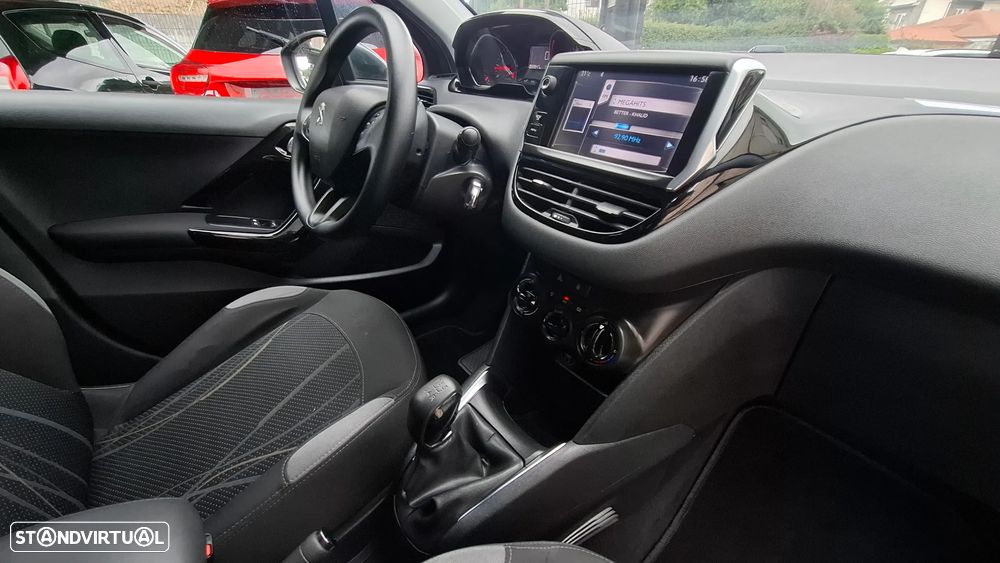 Peugeot 208 1.4 VTi Allure - 32