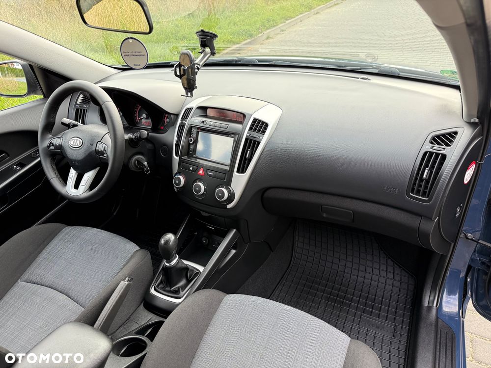 Kia Ceed - 23