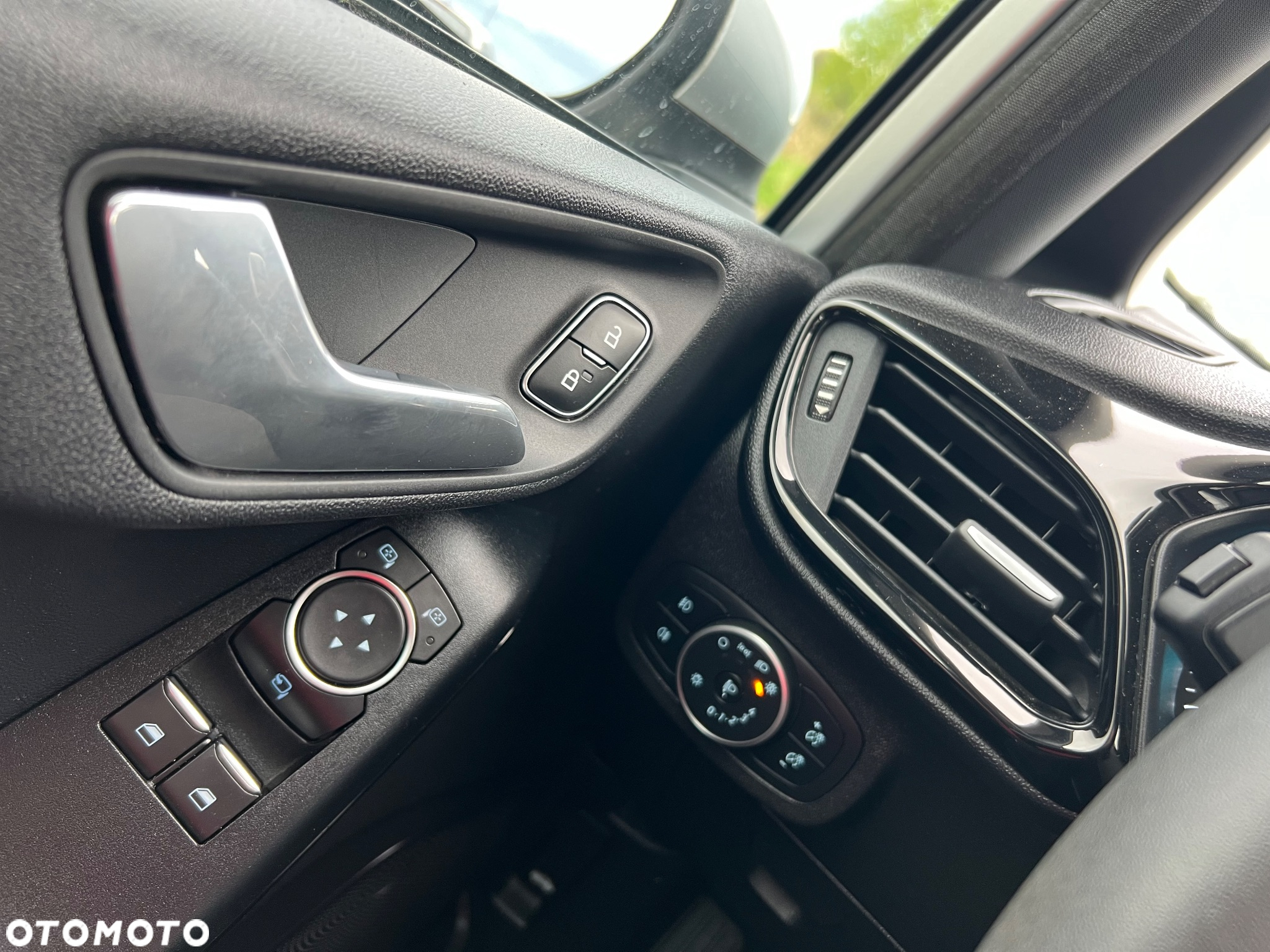 Ford Fiesta 1.0 EcoBoost S&S COOL&CONNECT - 10