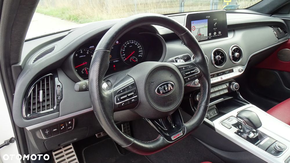 Kia Stinger - 10