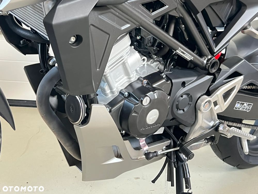 Honda CB - 8