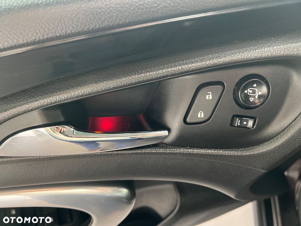 Opel Insignia - 24
