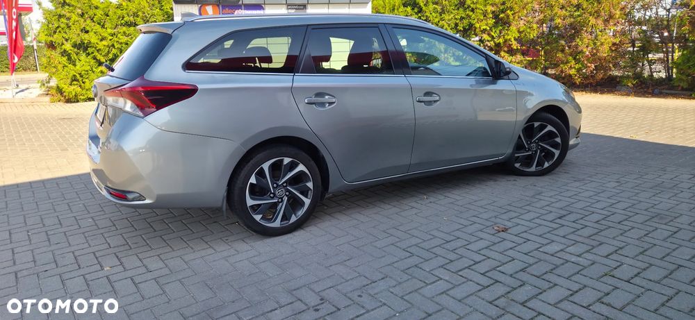 Toyota Auris 1.6 D-4D Design Edition - 16
