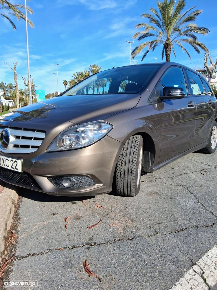 Mercedes-Benz B 180 - 1