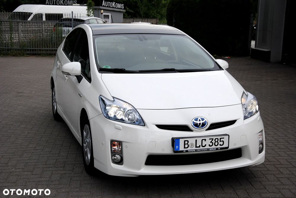 Toyota Prius (Hybrid) Executive - 3