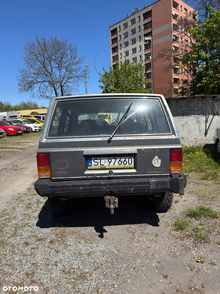 Jeep Cherokee - 4