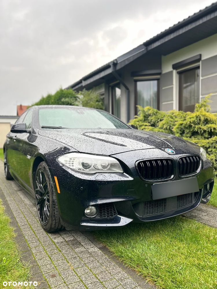BMW Seria 5 550i - 12