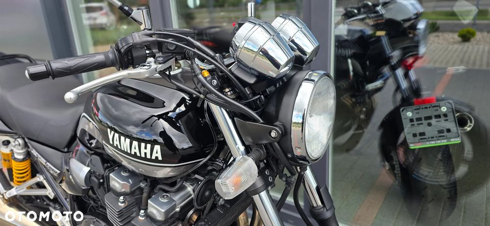 Yamaha XJR - 8