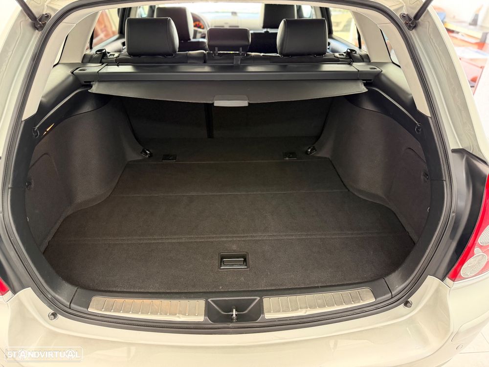Toyota Avensis SW 2.2 D-CAT Sol+GPS - 24