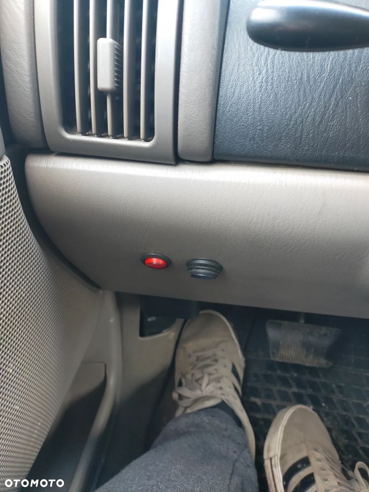 Jeep Grand Cherokee 4.0 Laredo - 22