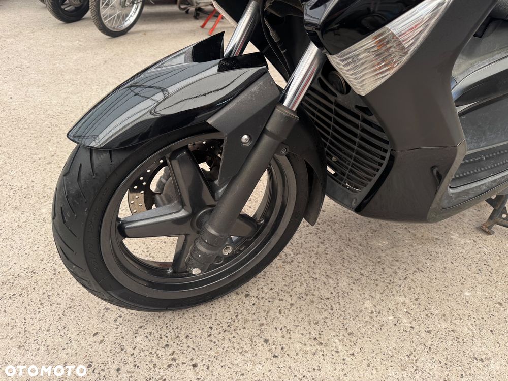 Yamaha X-max - 17