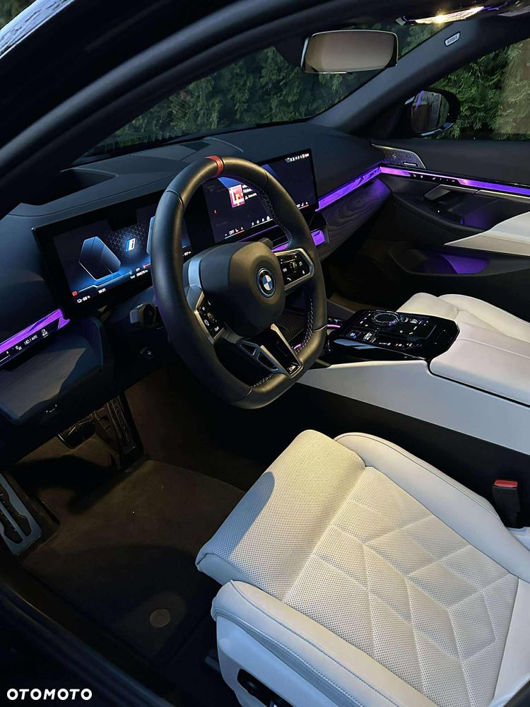 BMW i5 - 5