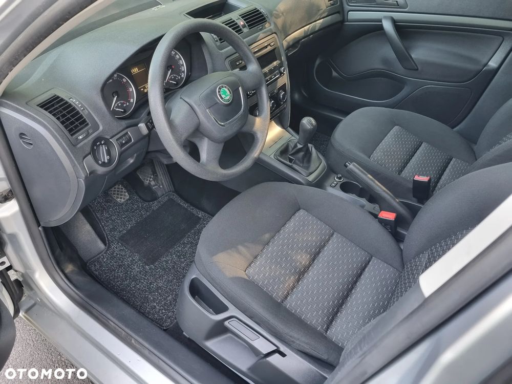 Skoda Octavia 1.6 Combi Classic - 12
