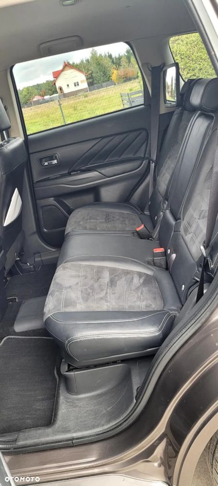 Mitsubishi Outlander 2.0 4WD Plug-In Hybrid - 9