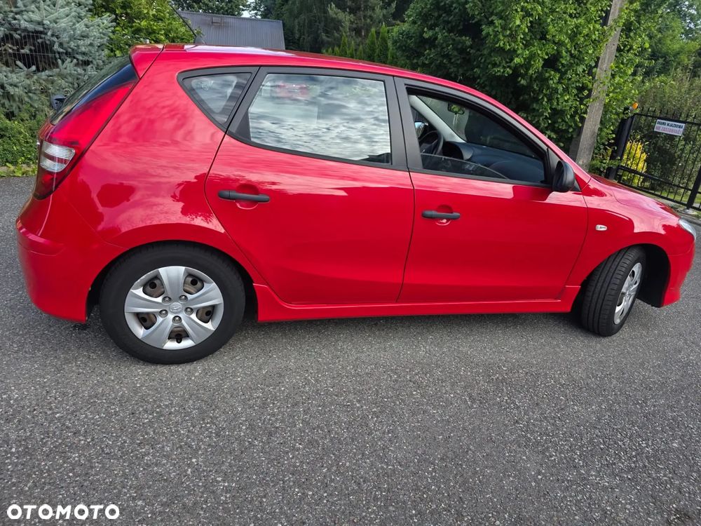 Hyundai i30 1.4 Base + - 21
