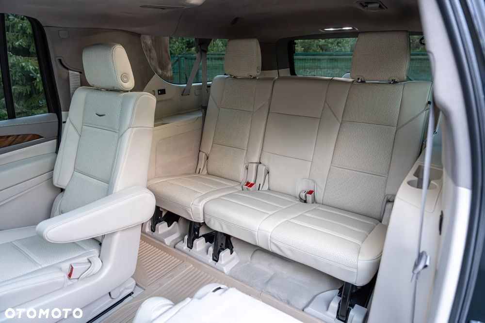 Cadillac Escalade - 37
