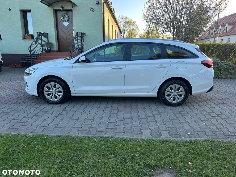 Hyundai i30 blue Kombi 1.4 Trend - 2