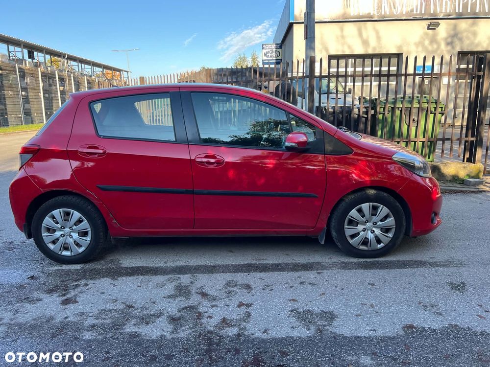 Toyota Yaris 2013 photo 2