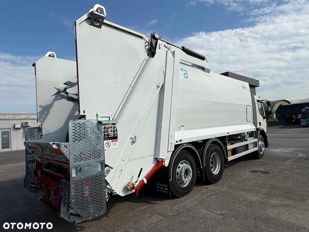 Renault D Wide 6x2 - 5