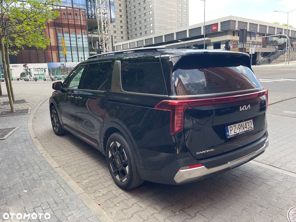 Kia Carnival - 6