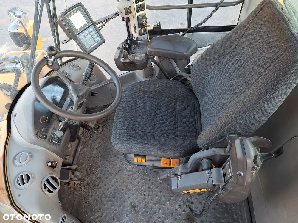 Volvo L120G - 16