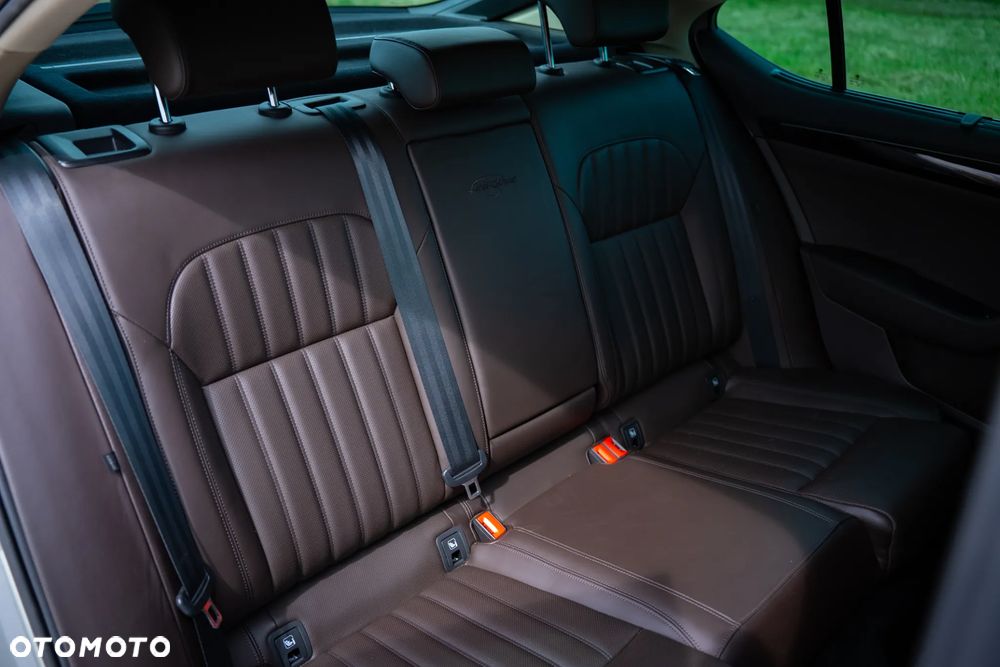 Skoda Superb 2.0 TDI L&K DSG - 38