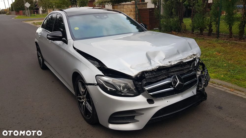 Mercedes-Benz Klasa E 220 d AMG - 3
