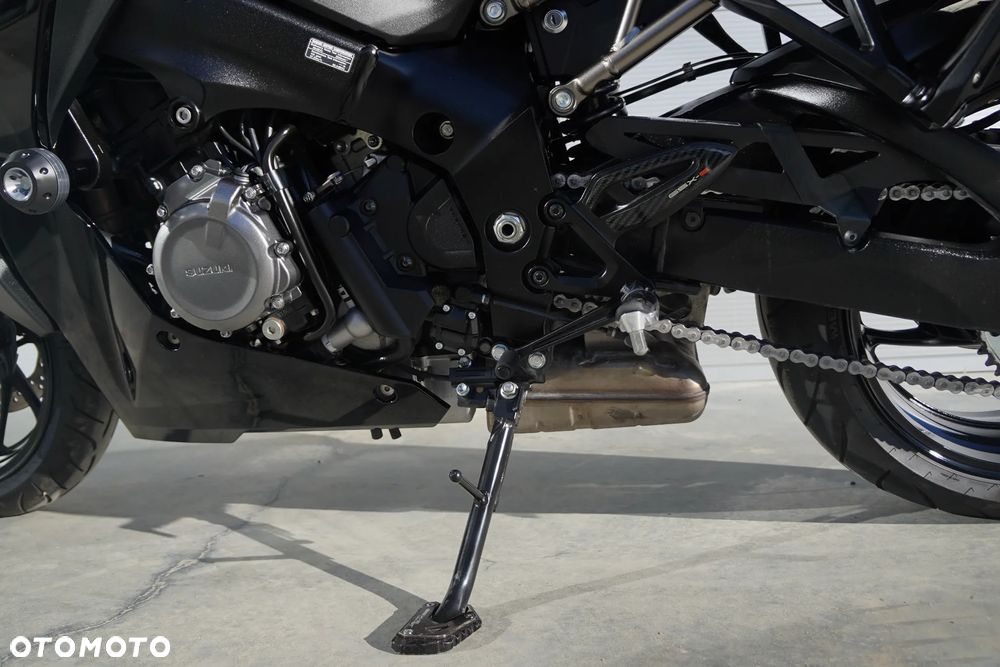 Suzuki GSX - 13
