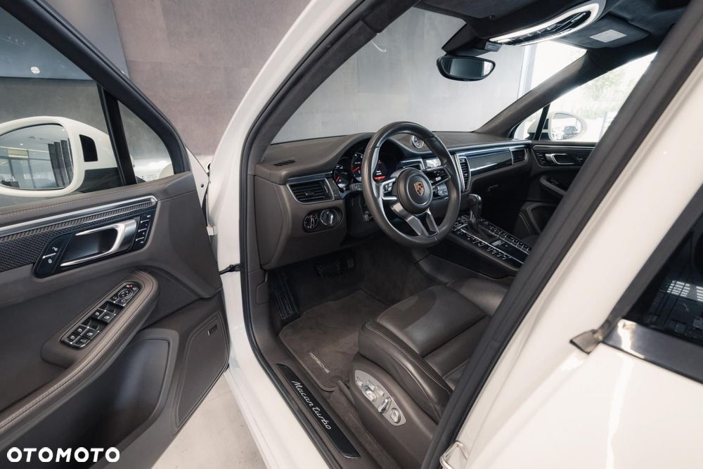 Porsche Macan Turbo - 10