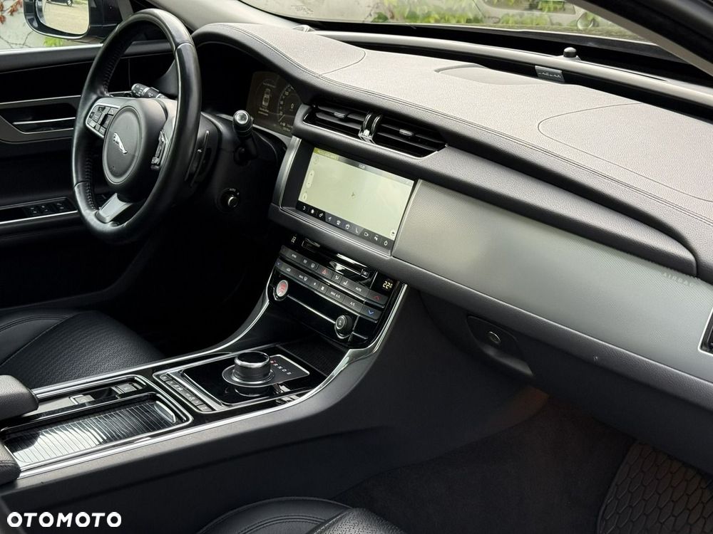 Jaguar XF - 20