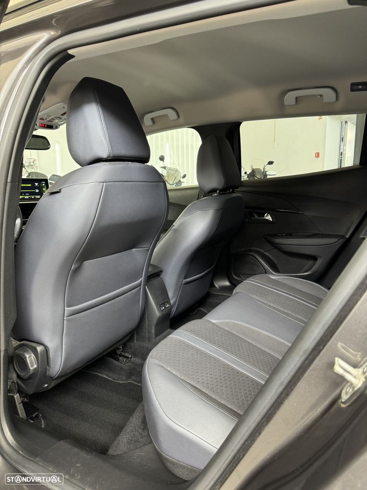 Peugeot 2008 1.2 PureTech Allure Pack EAT8 - 12