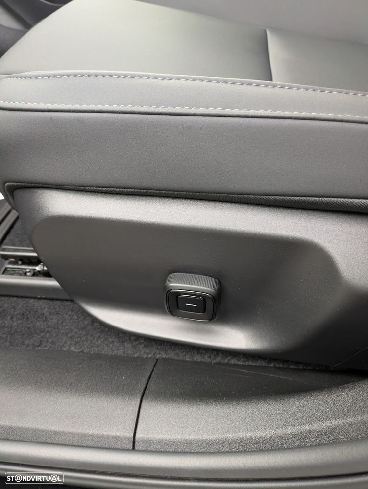 Volvo EX30 Single Motor Extended Range RWD Ultra - 20