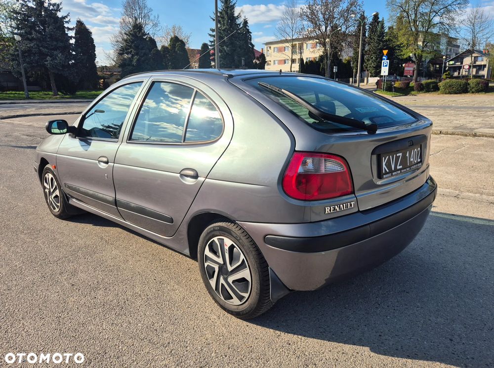 Renault Megane 1.4 RN 16V - 5