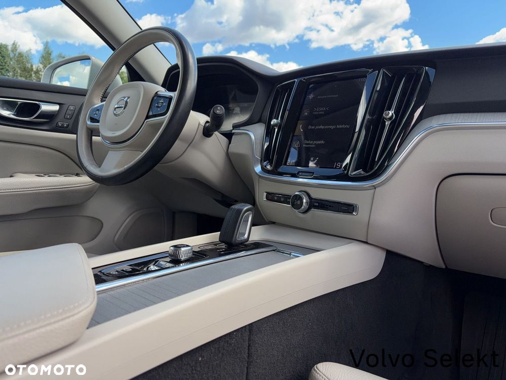 Volvo V60 Cross Country - 19
