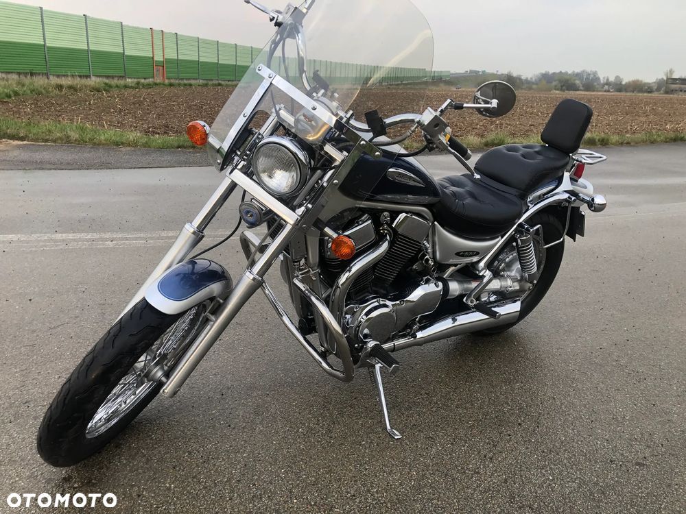 Suzuki Intruder - 12
