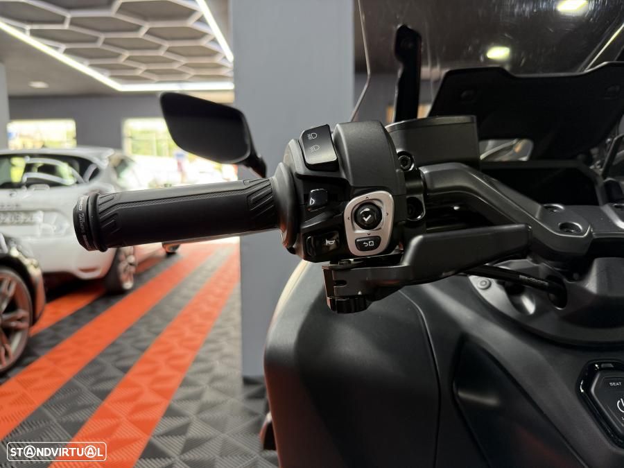 Yamaha TMAX TECH MAX - 16