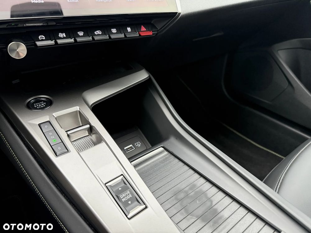 Peugeot 408 1.6 Plug-In Hybrid 180 GT EAT8 - 14