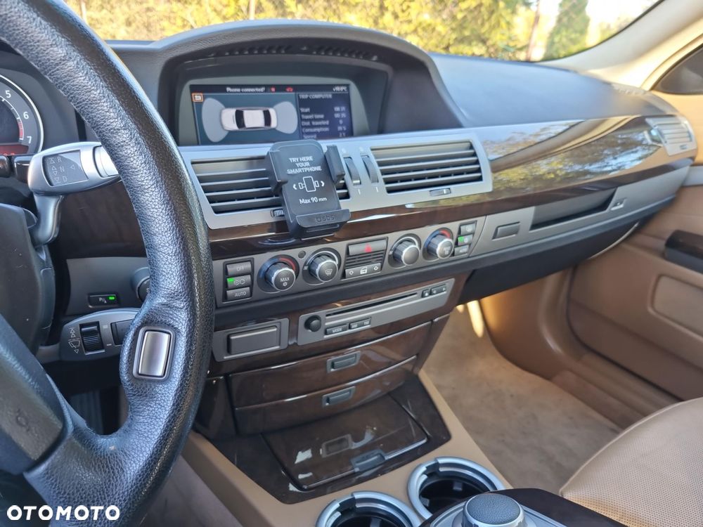 BMW Seria 7 750i - 27