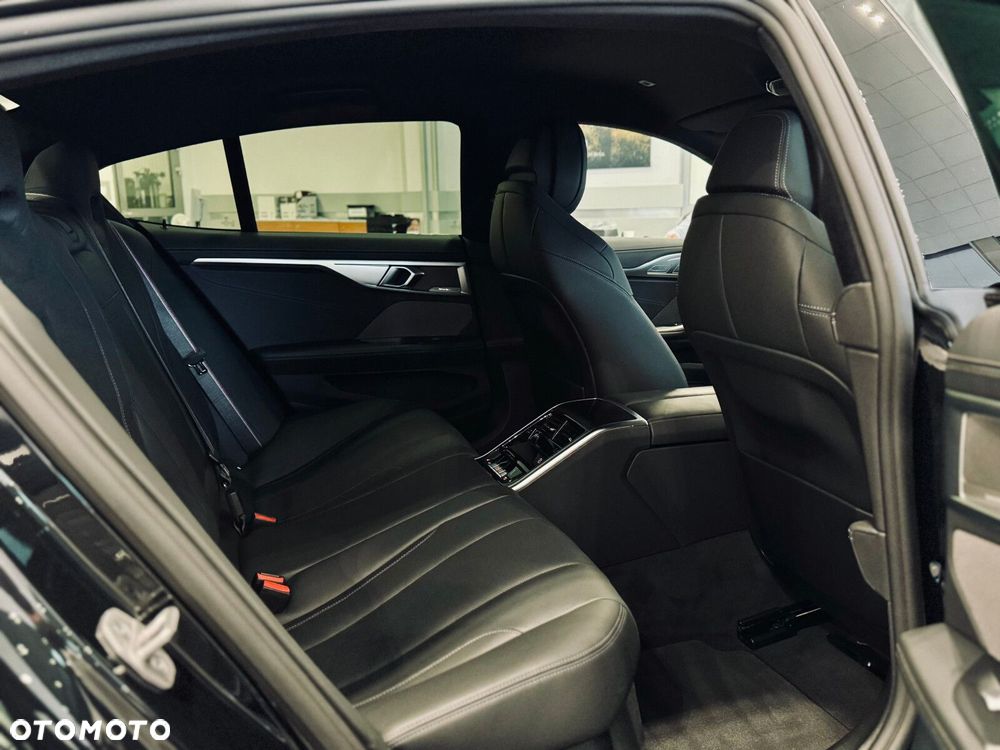 BMW Seria 8 - 14