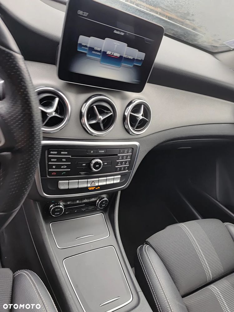 Mercedes-Benz GLA - 23