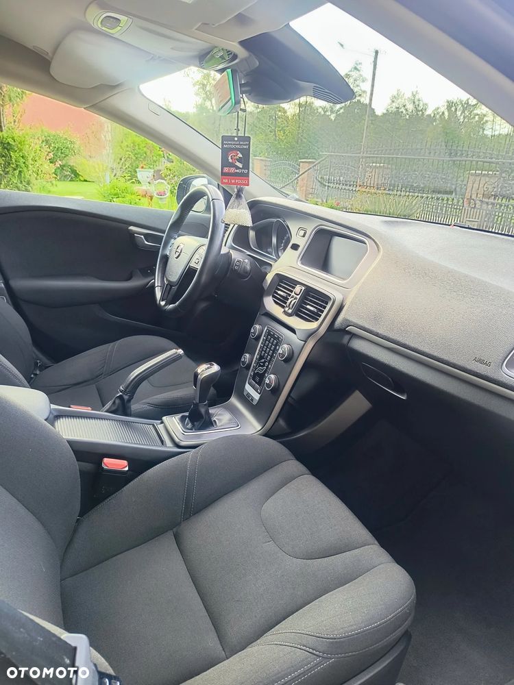 Volvo V40 D2 - 11
