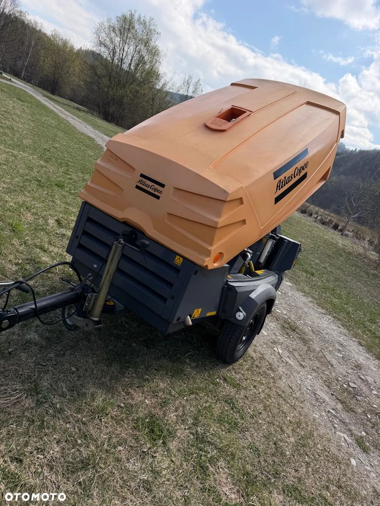 Atlas Copco XAS 97 Kompresor Śrubowy. Sprężarka. 5,5m3. Przyczepa mobilna jezdna do rejestracji. Silnik Deutz! jak Nowy 786 mtg. 2016rok. Import Norwegia! Chłodnica cyklonowa! NAOLEJACZ. Serwisowany w DEKRA Hamulec najazdowy. Opony z 2025roku. Zadbana Maszyna! OKAZJA - 29