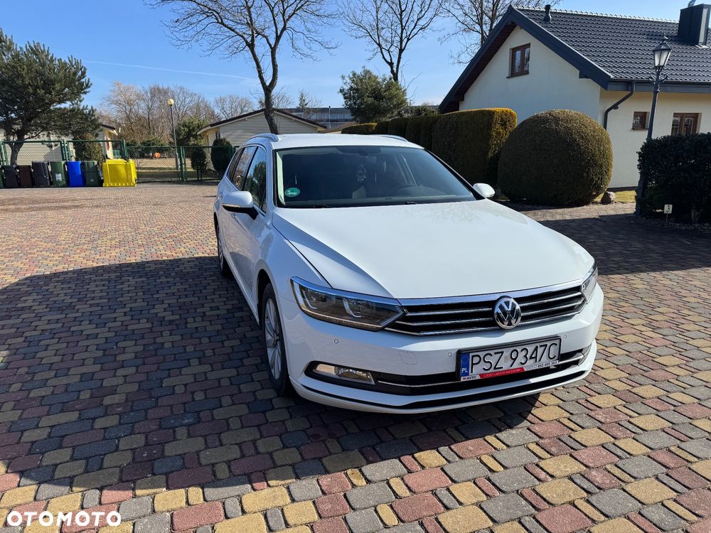 Volkswagen Passat - 1