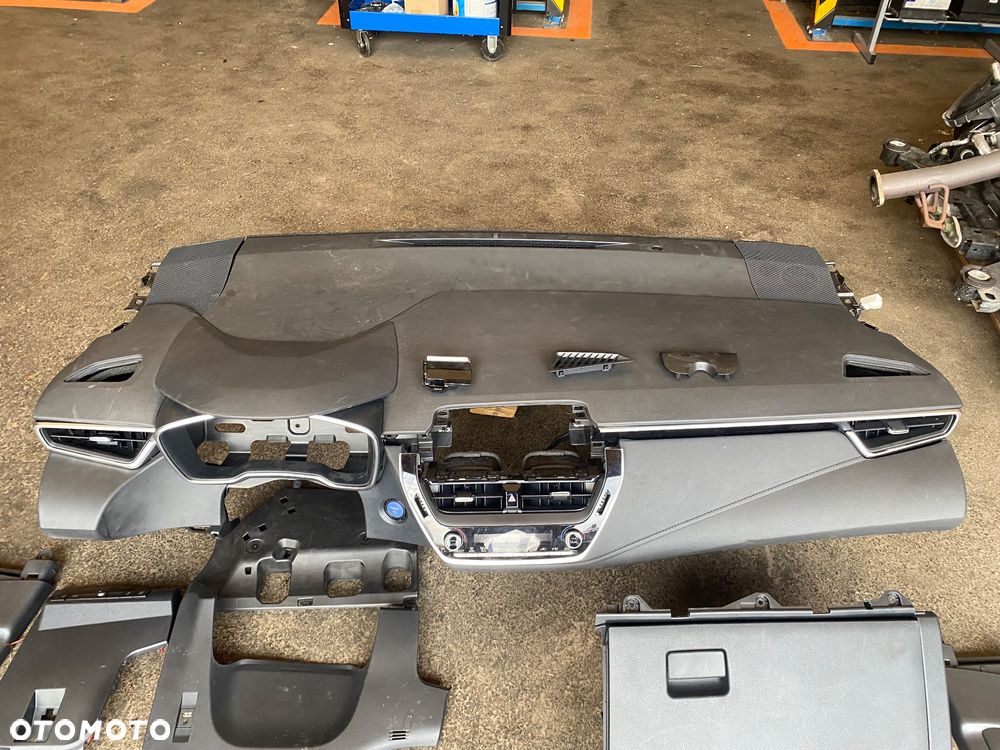 Toyota Corolla E21 E210 SEDAN  Hybrid HYBRYDA 2020r ORYGINAŁ ! DESKA ROZDZIELCZA KOKPIT PODUSZKI POWIETRZNE PASY KURTYNA KURTYNY  poduszka air bag airbag kierowcy pasażera kolanowa komplet poduszek E 210 E 21 - 4