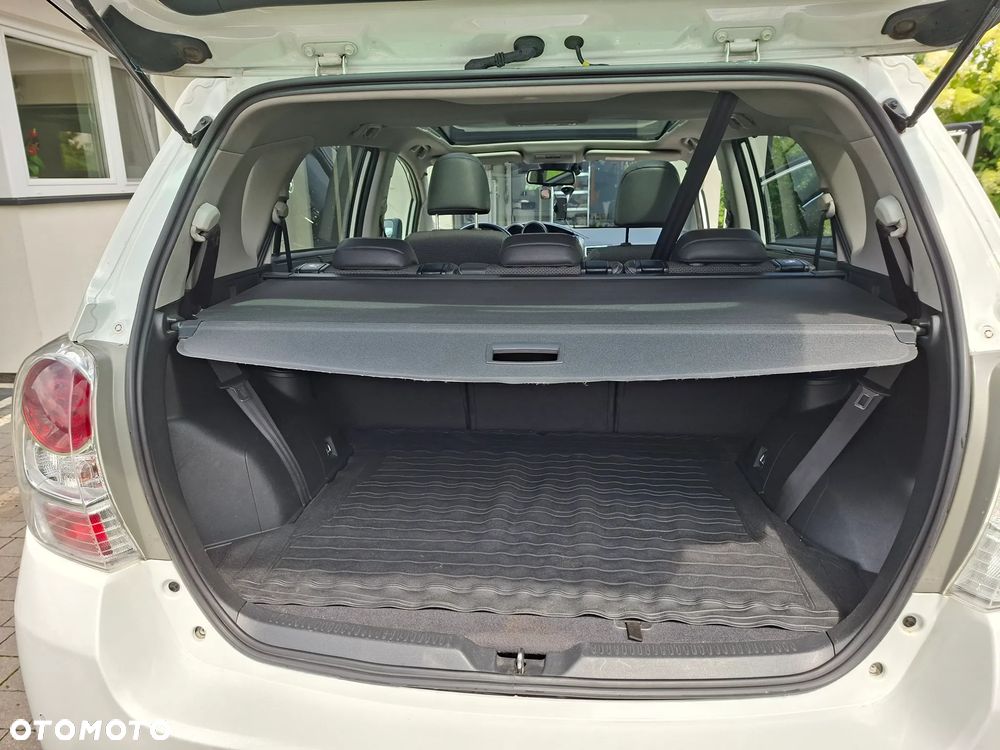 Toyota Verso 1.8 Prestige 7os MS - 11