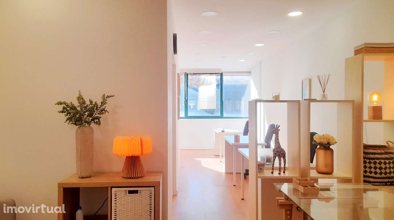 Arrendamento de escritório mobilado no Pinheiro Manso com 55 m2 - Grande imagem: 2/16