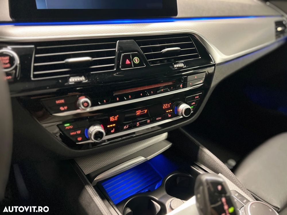 BMW Seria 5 520d xDrive AT - 17