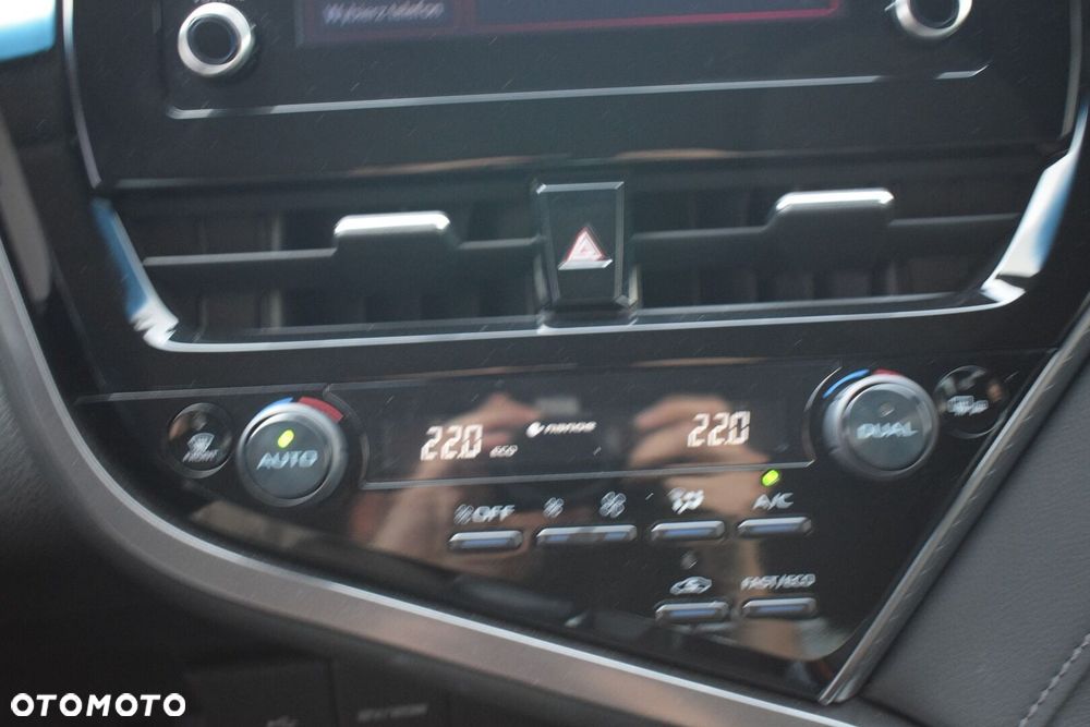 Toyota Camry 2.5 Hybrid Comfort CVT - 18