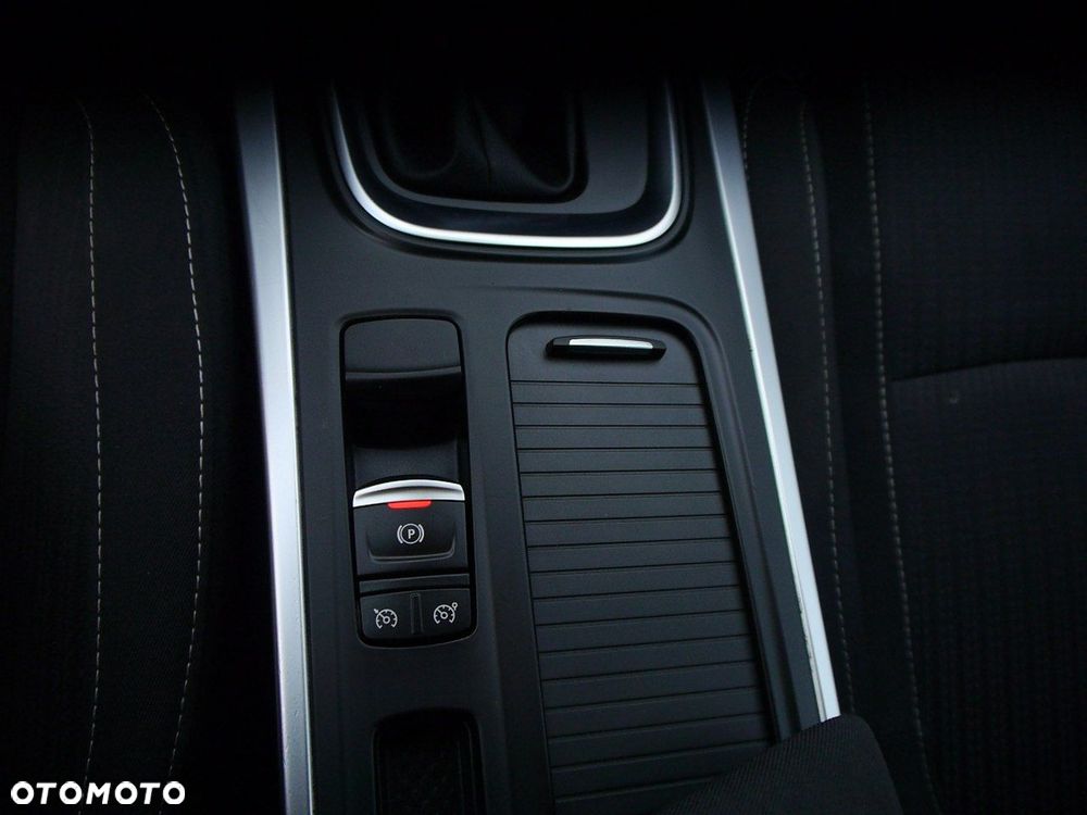 Renault Megane ENERGY TCe 140 EDC LIMITED - 33